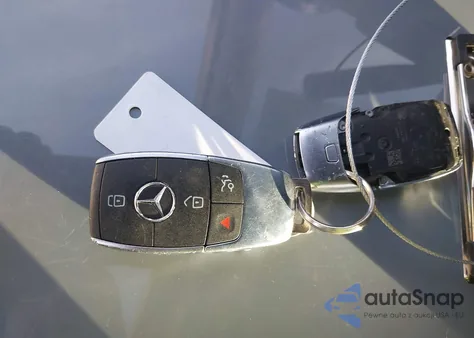 2020 Mercedes-Benz A 220 4Matic z USA, uszkodzony, nr VIN W1K3G4FB3LJ237577